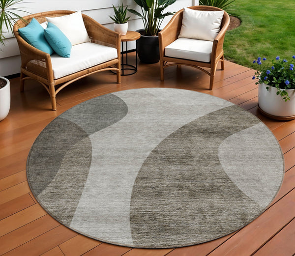 Homeroots 3' Beige And Chocolate Abstract Washable Area Rug – Perfect For Indoor And Outdoor Spaces! 8' Round Polyester 580312