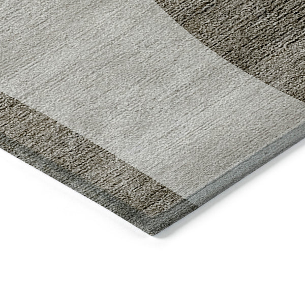 Homeroots 3' Beige And Chocolate Abstract Washable Area Rug – Perfect For Indoor And Outdoor Spaces! 8' Round Polyester 580312