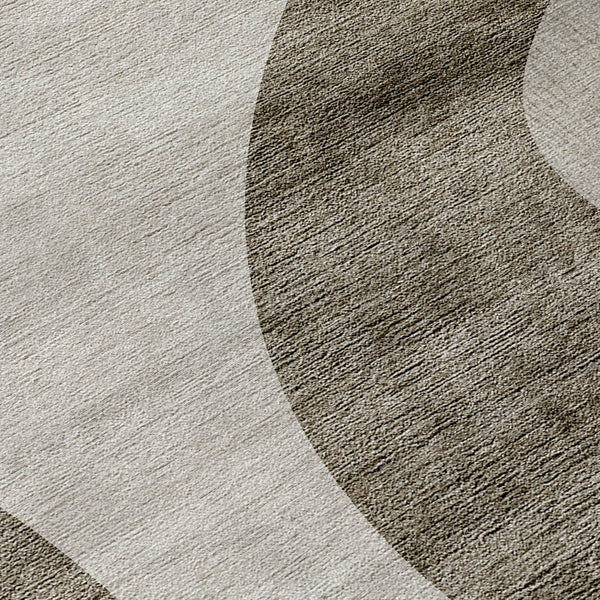 Homeroots 3' Beige And Chocolate Abstract Washable Area Rug – Perfect For Indoor And Outdoor Spaces! 8' Round Polyester 580312