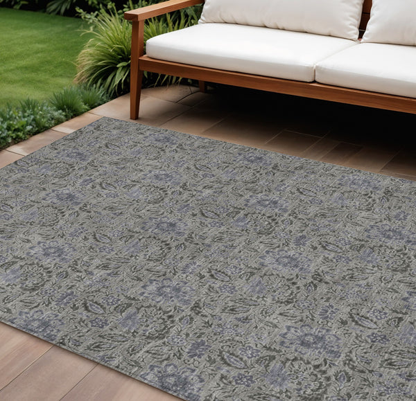 Homeroots 3' Green Floral Washable Area Rug - Stain Resistant, Durable Design For Indoor & Outdoor Spaces 10' X 14' Polyester 580447