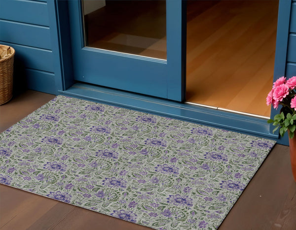 Homeroots 3' Green Floral Washable Area Rug - Stain Resistant, Durable Design For Indoor & Outdoor Spaces 3' X 5' Polyester 580454