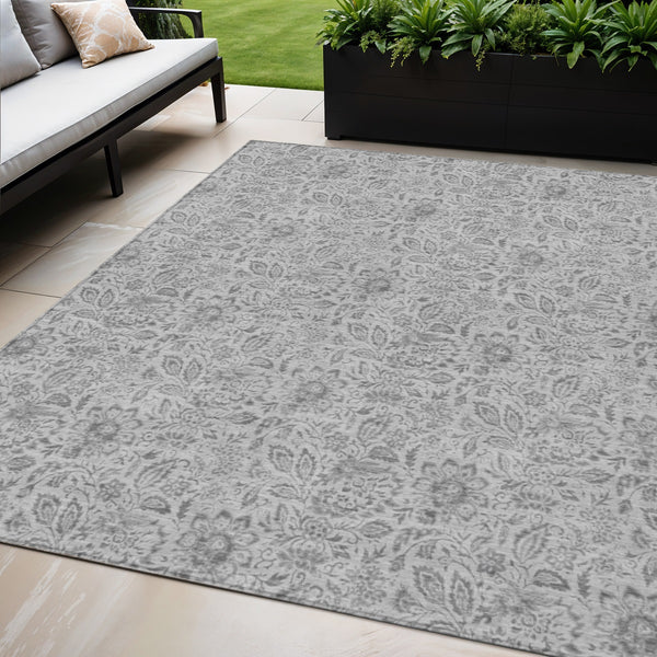 Homeroots 3' Green Floral Washable Area Rug - Stain Resistant, Durable Design For Indoor & Outdoor Spaces 5' X 8' Polyester 580473