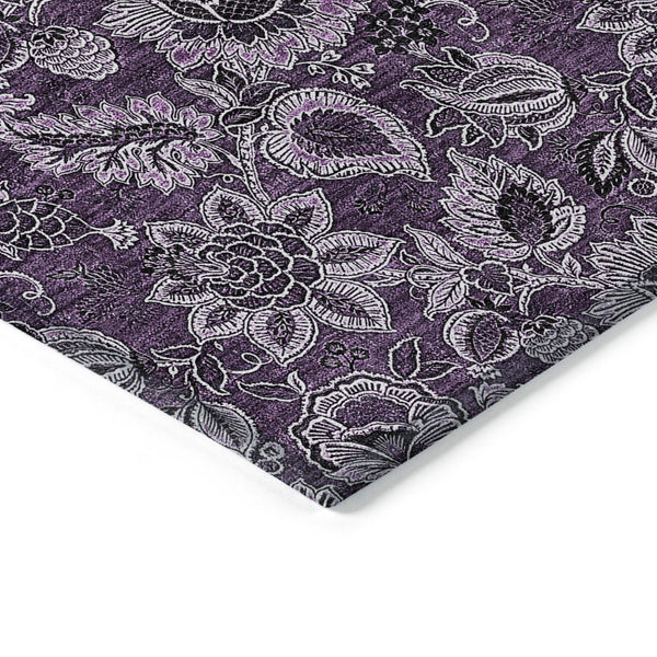 Homeroots 3' Denim Blue Floral Washable Area Rug – Perfect For Indoor And Outdoor Spaces, Durable & Stylish 8' X 10' Polyester 580511