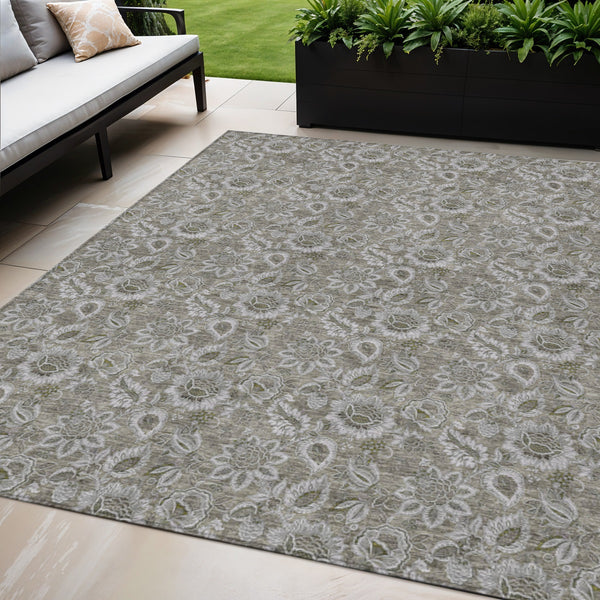 Homeroots 3' Denim Blue Floral Washable Area Rug – Perfect For Indoor And Outdoor Spaces, Durable & Stylish 5' X 8' Polyester 580557