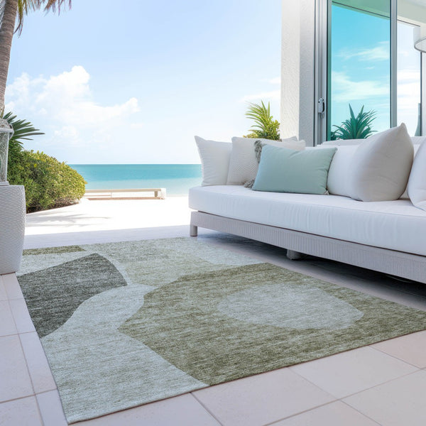 Homeroots 3' Abstract Washable Area Rug In Olive And Fern Green For Stylish Indoor And Outdoor Spaces 8' X 10' Polyester 580757