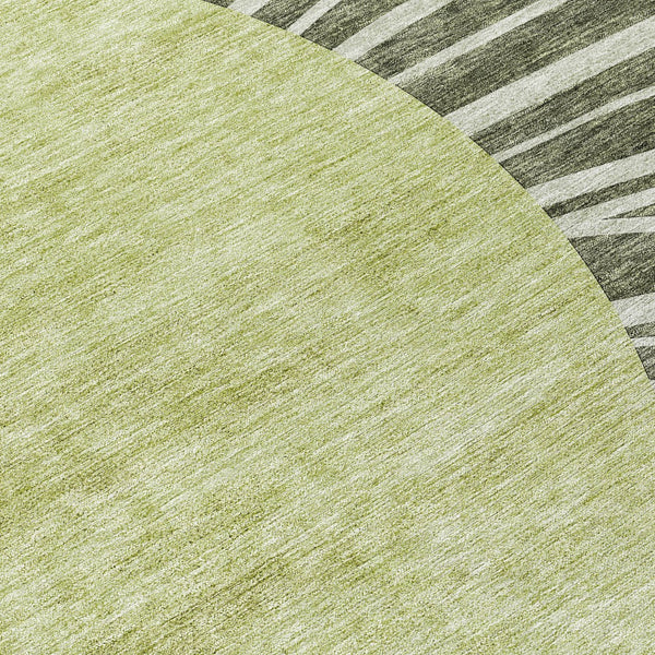 Homeroots 3' Abstract Washable Area Rug In Green And Mint - Perfect For Indoor And Outdoor Spaces! 8' Round Polyester 580858