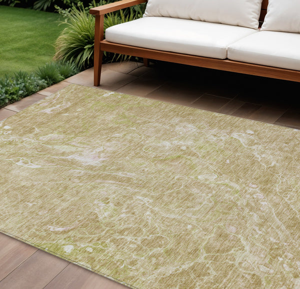 Homeroots 3' Beige Ivory And Artichoke Green Abstract Washable Area Rug For Indoor And Outdoor Spaces 8' X 10' Polyester 580943