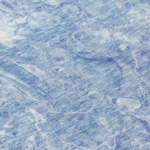 HomeRoots 5' Sky Blue & Navy Abstract Area Rug - Durable, Washable Design for Indoor & Outdoor Spaces 8' Round 580960
