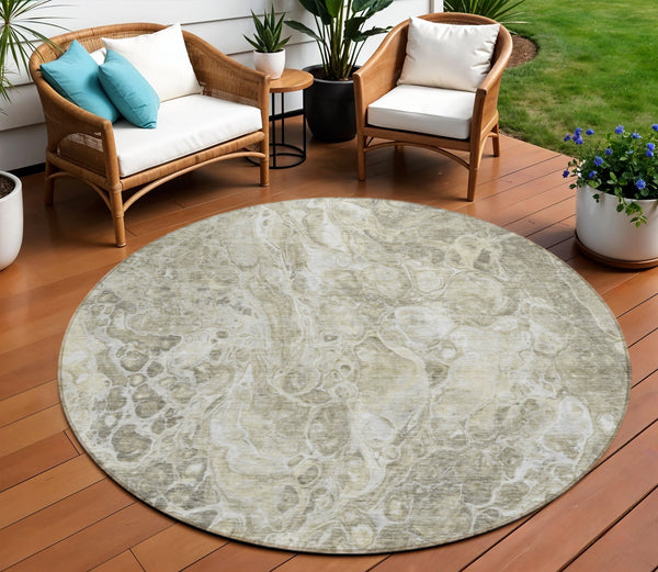 Homeroots 3' Beige Ivory And Artichoke Green Abstract Washable Area Rug For Indoor And Outdoor Spaces 8' Round Polyester 580966