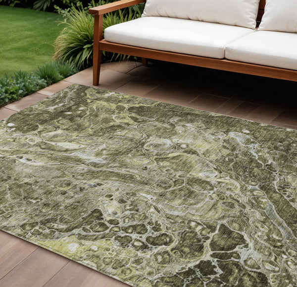 Homeroots 3' Beige Ivory And Artichoke Green Abstract Washable Area Rug For Indoor And Outdoor Spaces 9' X 12' Polyester 580980