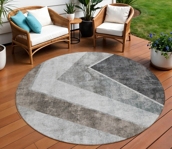 Homeroots 3' Brown And Beige Geometric Washable Indoor Outdoor Area Rug For Stylish Living Spaces & Patios 8' Round Polyester 580996