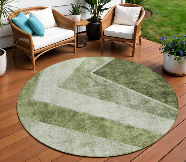 Homeroots 3' Brown And Beige Geometric Washable Indoor Outdoor Area Rug For Stylish Living Spaces & Patios 8' Round Polyester 581002