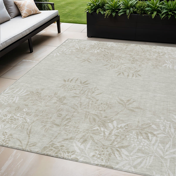Homeroots 3' Beige Floral Area Rug - Stylish Washable Design For Indoor & Outdoor Spaces, Stain Resistant 5' X 8' Polyester 581072