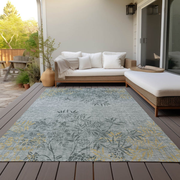 Homeroots 3' Beige Floral Area Rug - Stylish Washable Design For Indoor & Outdoor Spaces, Stain Resistant 10' X 14' Polyester 581082