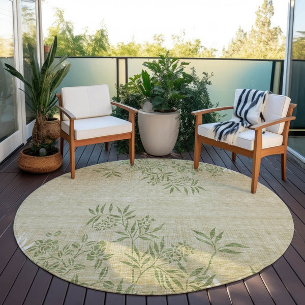 Homeroots 3' Beige Floral Area Rug - Stylish Washable Design For Indoor & Outdoor Spaces, Stain Resistant 8' Round Polyester 581085
