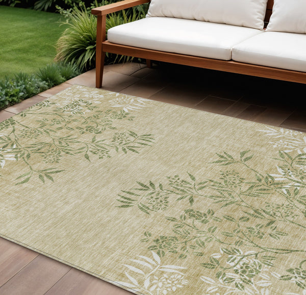 Homeroots 3' Beige Floral Area Rug - Stylish Washable Design For Indoor & Outdoor Spaces, Stain Resistant 10' X 14' Polyester 581088