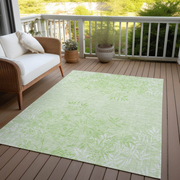 Homeroots 3' Beige Floral Area Rug - Stylish Washable Design For Indoor & Outdoor Spaces, Stain Resistant 3' X 5' Polyester 581095