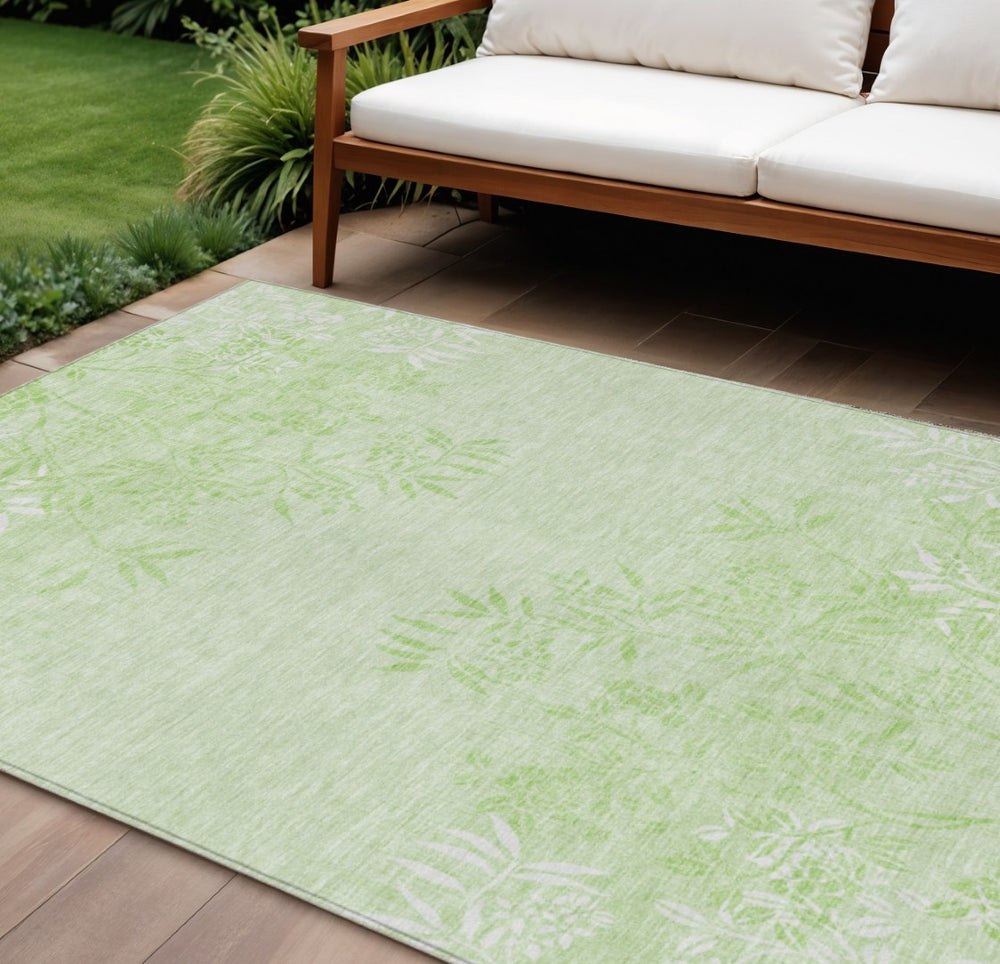 HomeRoots 5' Mint Green Floral Area Rug – Durable, Washable Design for Indoor & Outdoor Spaces, Easy Care 8' X 10' 581098