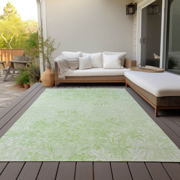Homeroots 3' Beige Floral Area Rug - Stylish Washable Design For Indoor & Outdoor Spaces, Stain Resistant 10' X 14' Polyester 581100