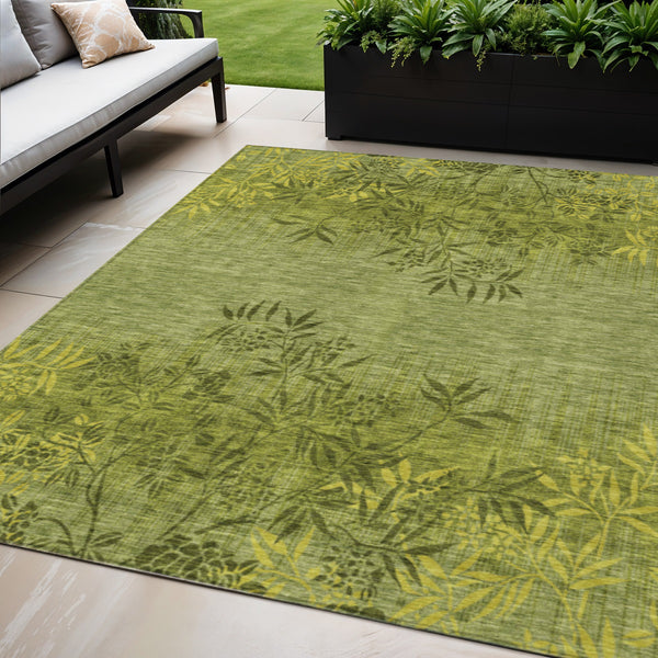Homeroots 3' Beige Floral Area Rug - Stylish Washable Design For Indoor & Outdoor Spaces, Stain Resistant 5' X 8' Polyester 581102