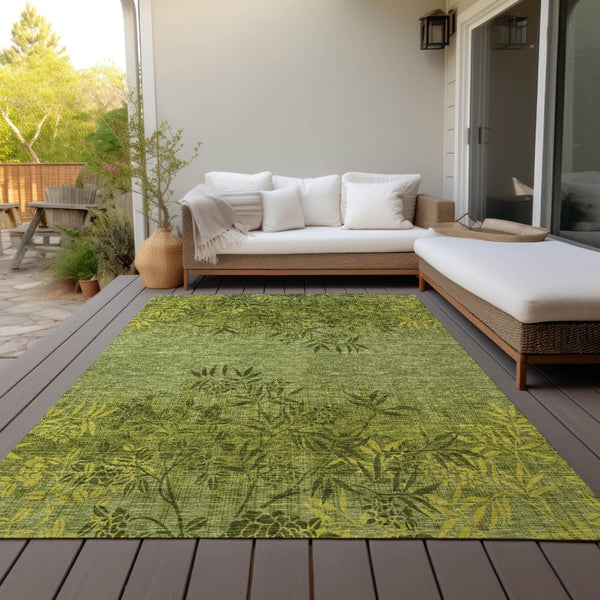 Homeroots 3' Beige Floral Area Rug - Stylish Washable Design For Indoor & Outdoor Spaces, Stain Resistant 9' X 12' Polyester 581105