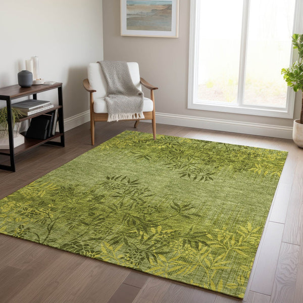 Homeroots 3' Beige Floral Area Rug - Stylish Washable Design For Indoor & Outdoor Spaces, Stain Resistant 10' X 14' Polyester 581106