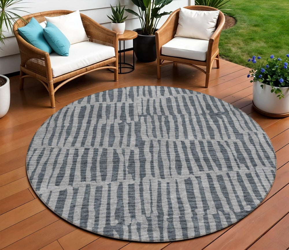 HomeRoots 5' Charcoal and Gray Striped Washable Area Rug – Durable, Stylish, and Perfect for Indoor or Outdoor Use! 8' Round 581133