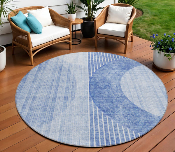 Homeroots 3' Stylish Denim Blue & Sky Blue Geometric Washable Indoor Outdoor Area Rug For Versatile Spaces 8' Round Polyester 581175