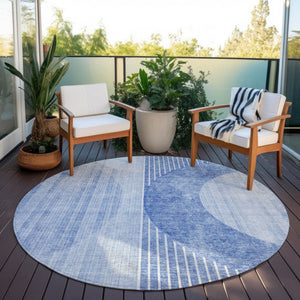 Homeroots 3' Stylish Denim Blue & Sky Blue Geometric Washable Indoor Outdoor Area Rug For Versatile Spaces 8' Round Polyester 581175