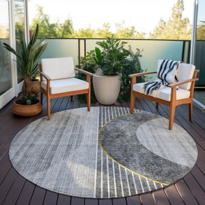 Homeroots 3' Stylish Denim Blue & Sky Blue Geometric Washable Indoor Outdoor Area Rug For Versatile Spaces 8' Round Polyester 581181