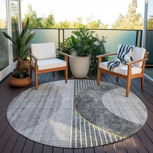 Homeroots 3' Stylish Denim Blue & Sky Blue Geometric Washable Indoor Outdoor Area Rug For Versatile Spaces 8' Round Polyester 581181