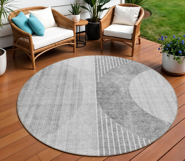 Homeroots 3' Stylish Denim Blue & Sky Blue Geometric Washable Indoor Outdoor Area Rug For Versatile Spaces 8' Round Polyester 581187
