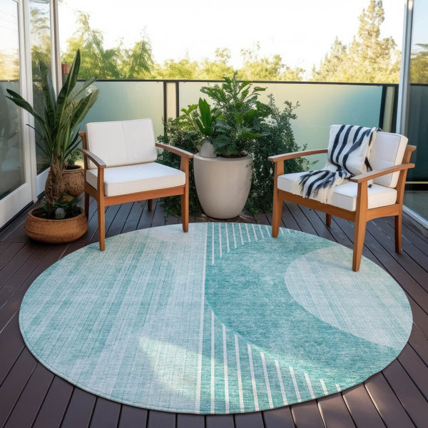 Homeroots 3' Stylish Denim Blue & Sky Blue Geometric Washable Indoor Outdoor Area Rug For Versatile Spaces 8' Round Polyester 581193
