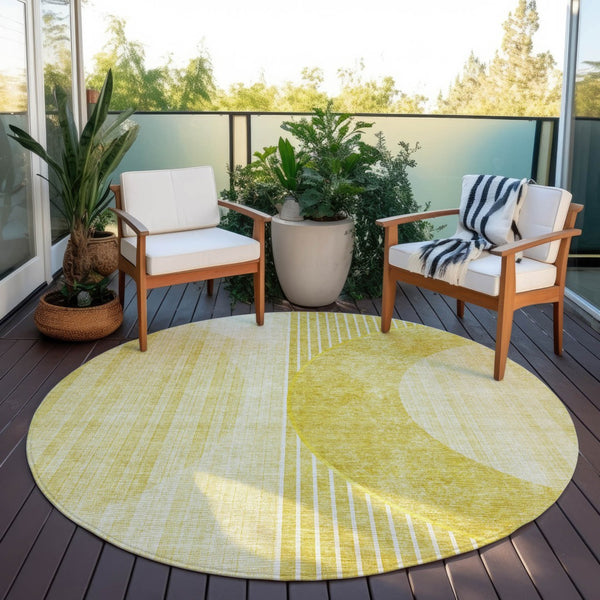 Homeroots 3' Stylish Denim Blue & Sky Blue Geometric Washable Indoor Outdoor Area Rug For Versatile Spaces 8' Round Polyester 581205