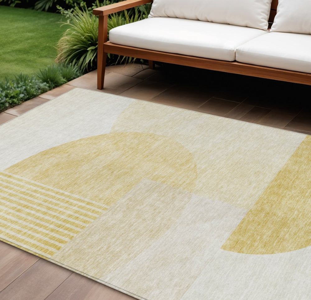 HomeRoots 9' Gold Wheat and Ivory Geometric Area Rug – Stylish, Durable, Washable for Indoor/Outdoor Use 9' X 12' 581285