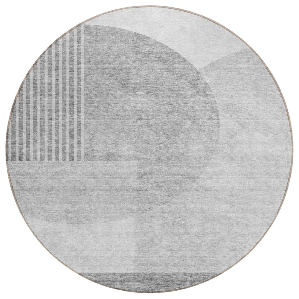 HomeRoots 5' Geometric Area Rug in Gray, Silver, and Ivory - Washable Design for Indoor and Outdoor Durability 8' Round 581289