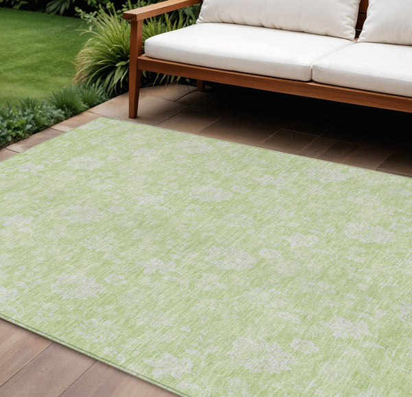 Homeroots 3' Artichoke Green Floral Washable Area Rug - Perfect For Indoor & Outdoor Spaces, Stain Resistant 8' X 10' Polyester 581398