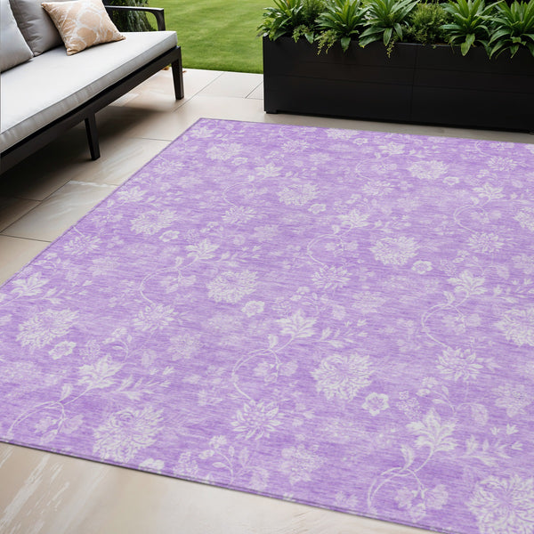 Homeroots 3' Artichoke Green Floral Washable Area Rug - Perfect For Indoor & Outdoor Spaces, Stain Resistant 5' X 8' Polyester 581432