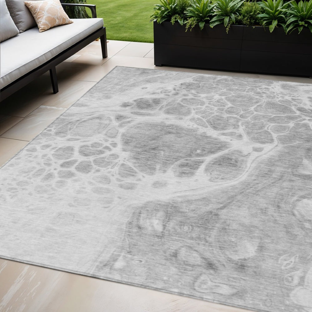 HomeRoots 5' Nautical Indoor Outdoor Area Rug in Gray, Silver & Ivory - Durable, Washable, and Stylish Design 5' X 8' 581504