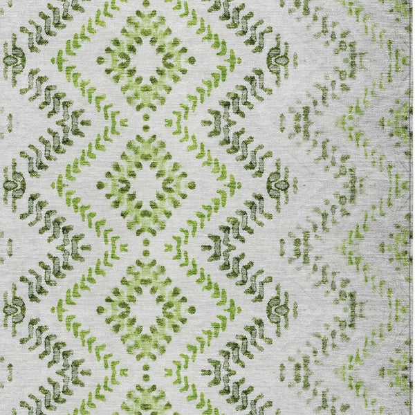 Homeroots 3' Stylish Green And Ivory Geometric Washable Area Rug For Indoor And Outdoor Spaces, Durable Design 3' X 5' Polyester 581539