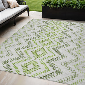 Homeroots 3' Stylish Green And Ivory Geometric Washable Area Rug For Indoor And Outdoor Spaces, Durable Design 5' X 8' Polyester 581540