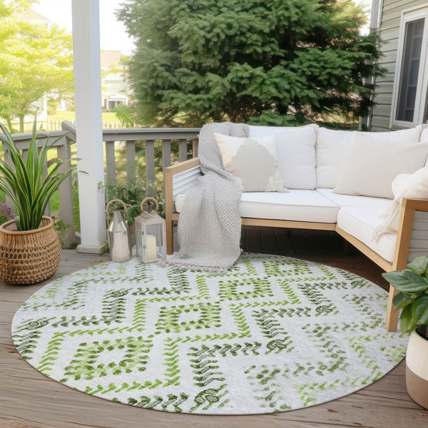 Homeroots 3' Stylish Green And Ivory Geometric Washable Area Rug For Indoor And Outdoor Spaces, Durable Design 8' Round Polyester 581541