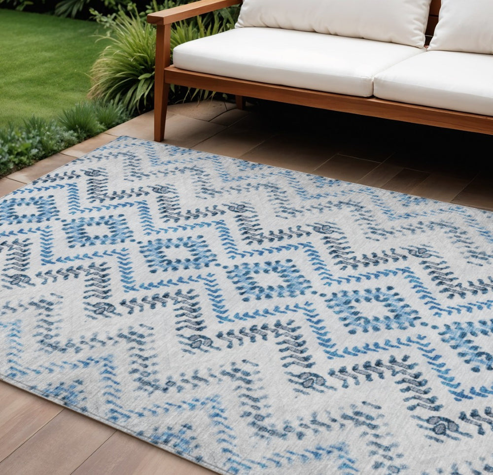 HomeRoots 5' Modern Geometric Washable Indoor/Outdoor Area Rug in Navy and Denim Blues for Versatile Spaces 8' X 10' 581548