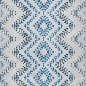 Homeroots 3' Stylish Green And Ivory Geometric Washable Area Rug For Indoor And Outdoor Spaces, Durable Design 10' X 14' Polyester 581550