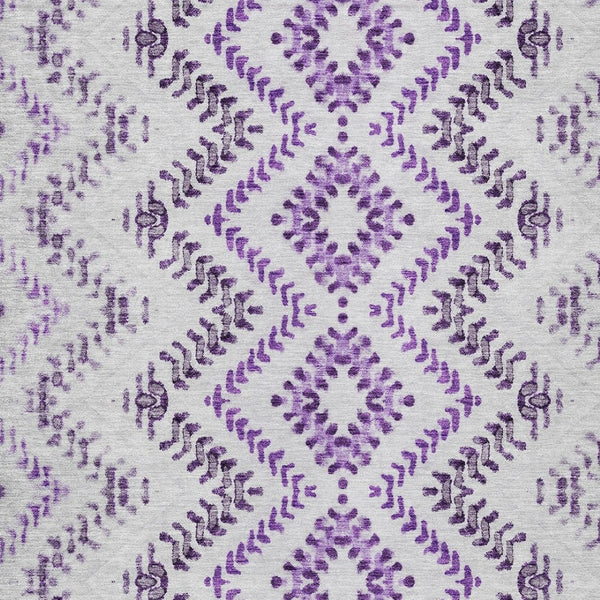 Homeroots 3' Stylish Green And Ivory Geometric Washable Area Rug For Indoor And Outdoor Spaces, Durable Design 3' X 5' Polyester 581551