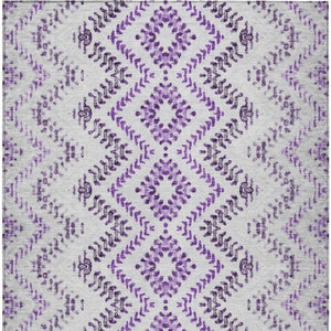 Homeroots 3' Stylish Green And Ivory Geometric Washable Area Rug For Indoor And Outdoor Spaces, Durable Design 5' X 8' Polyester 581552