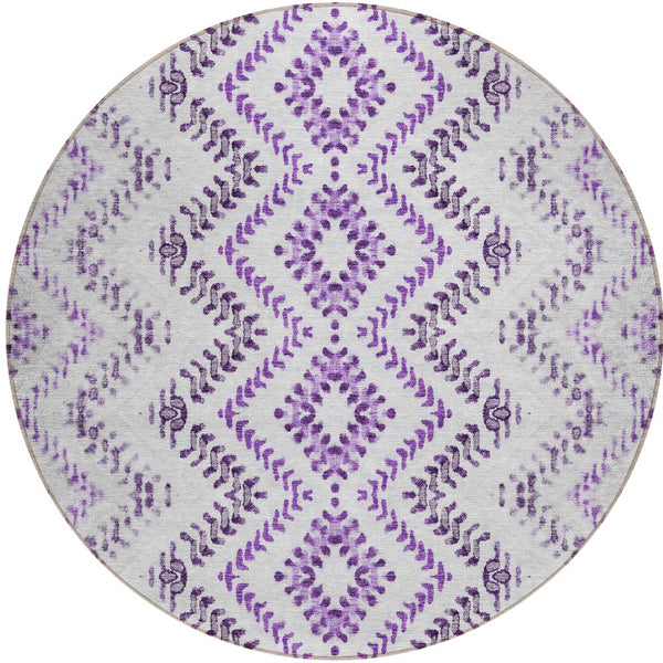 Homeroots 3' Stylish Green And Ivory Geometric Washable Area Rug For Indoor And Outdoor Spaces, Durable Design 8' Round Polyester 581553