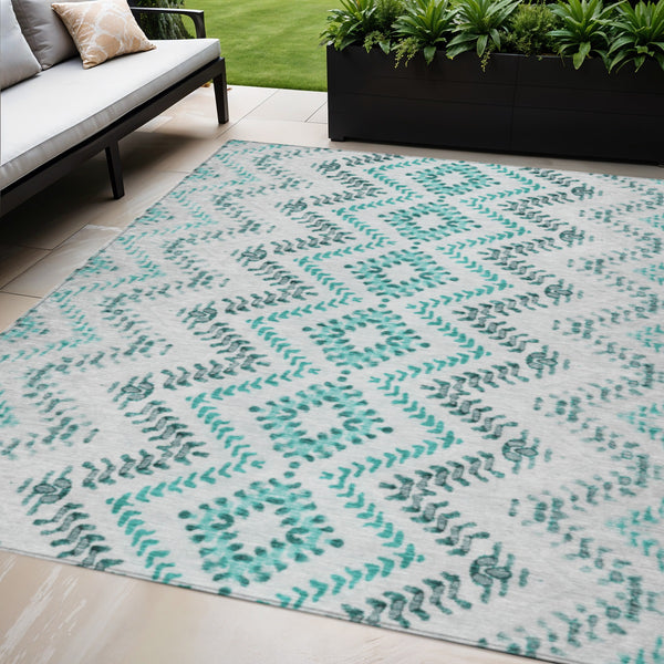 Homeroots 3' Stylish Green And Ivory Geometric Washable Area Rug For Indoor And Outdoor Spaces, Durable Design 5' X 8' Polyester 581558