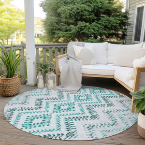 Homeroots 3' Stylish Green And Ivory Geometric Washable Area Rug For Indoor And Outdoor Spaces, Durable Design 8' Round Polyester 581559