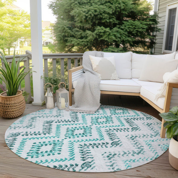 Homeroots 3' Stylish Green And Ivory Geometric Washable Area Rug For Indoor And Outdoor Spaces, Durable Design 8' Round Polyester 581559